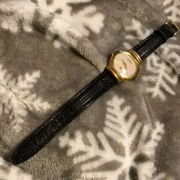Vintage Gucci watch 5300M series excellent condition for a vintage piece